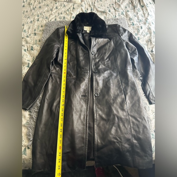 Womens vintage worthington black leather coat with faux fur - Picture 5 of 8